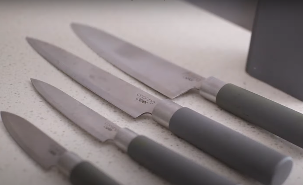 essential knifes for a minimalist kitchen