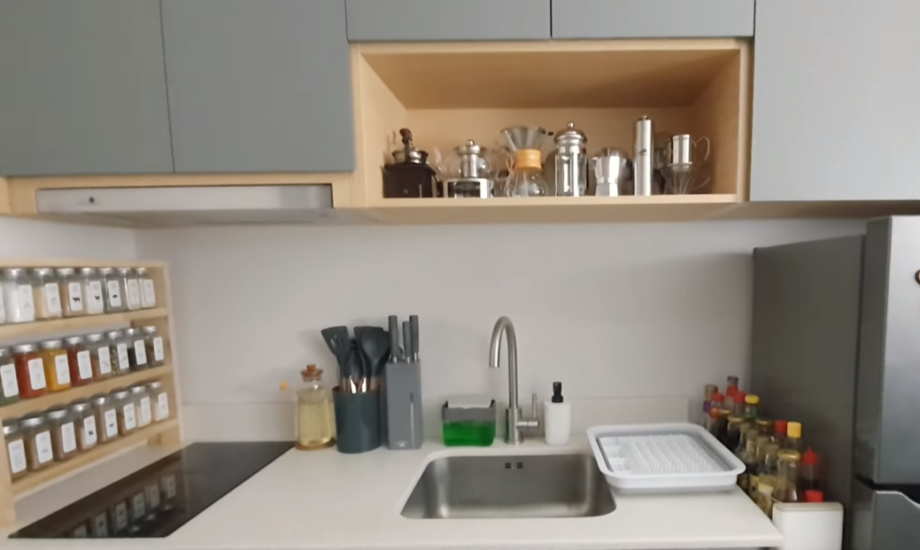 minimalist kitchen setup