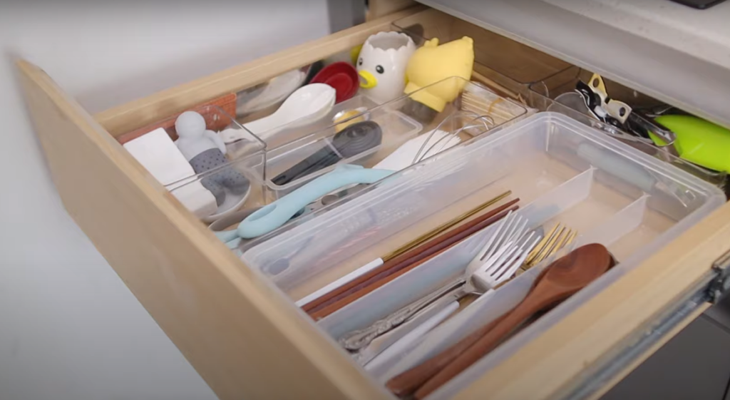 organize your drawer in your kitchen